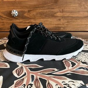 Sorel kinetic lite sneaker, sz 8!